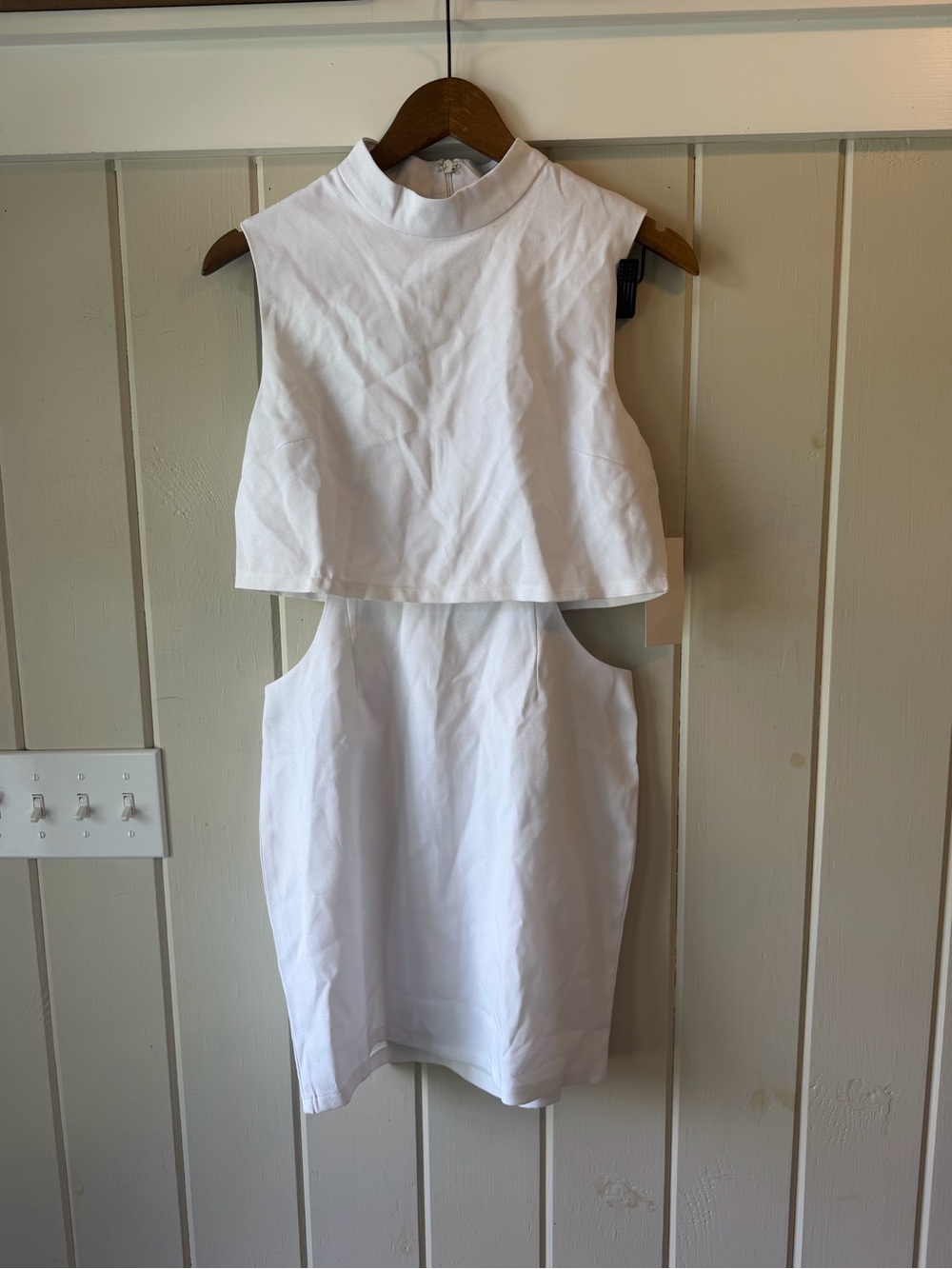 NWT Tobi White Sleeveless Cutout Mock-Neck Mini Dress, Size M